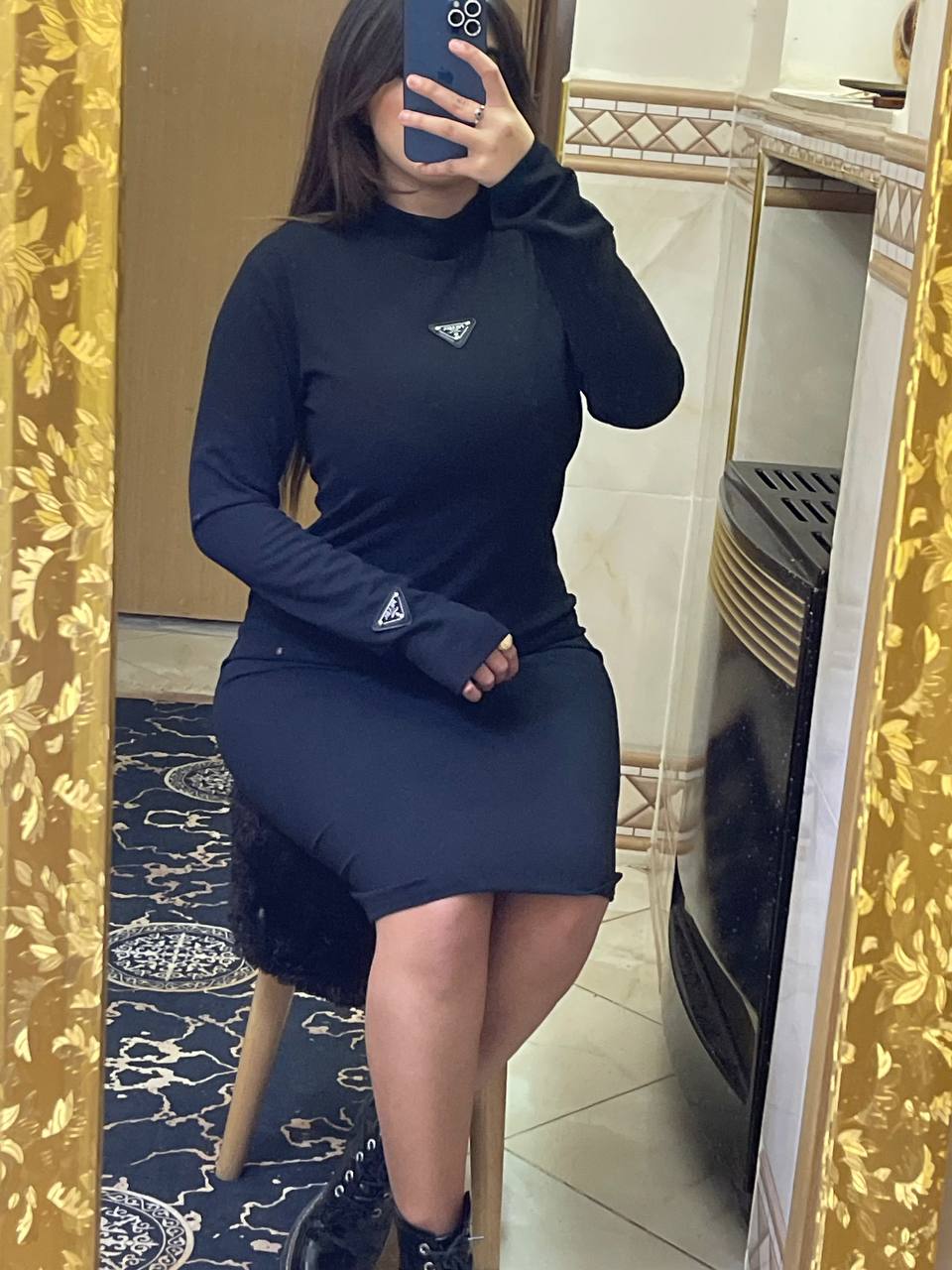 “تميزي بالأناقة والفخامة مع فستان PRADA برادا!”